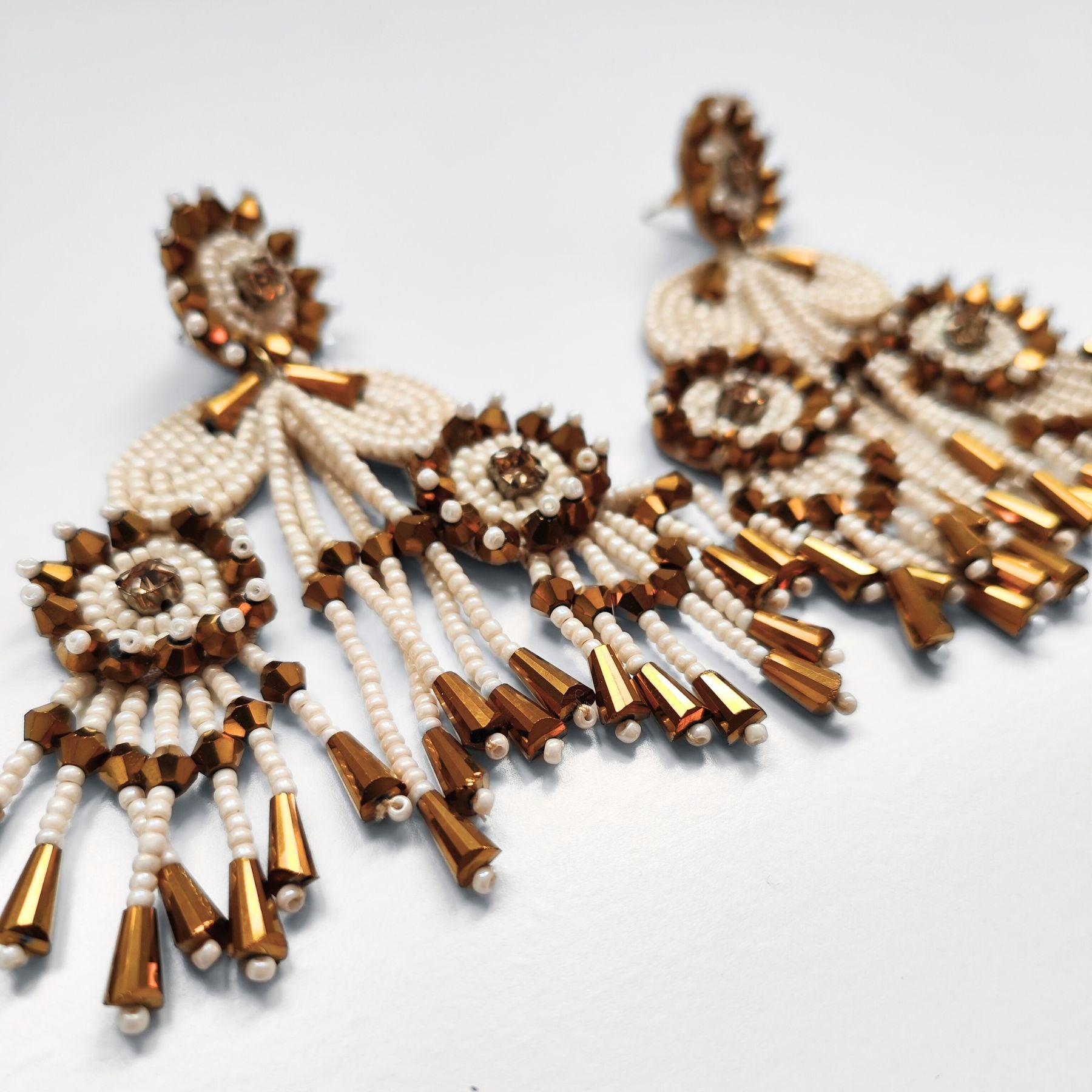 FRIDA BEIGE AND GOLD EARRINGS