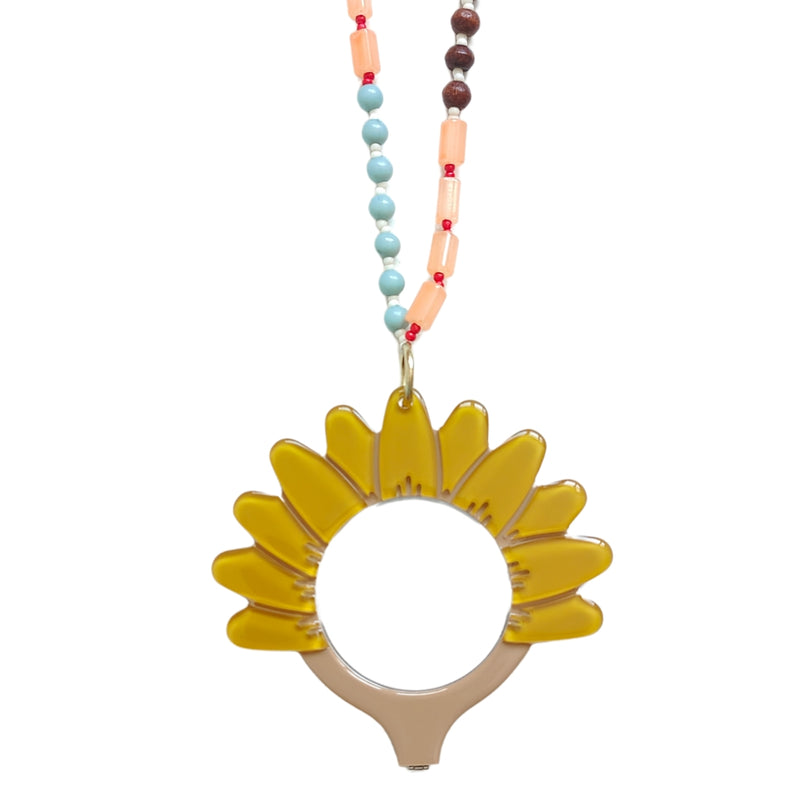 PENDANT-GLASSES MUSTARD DAISY